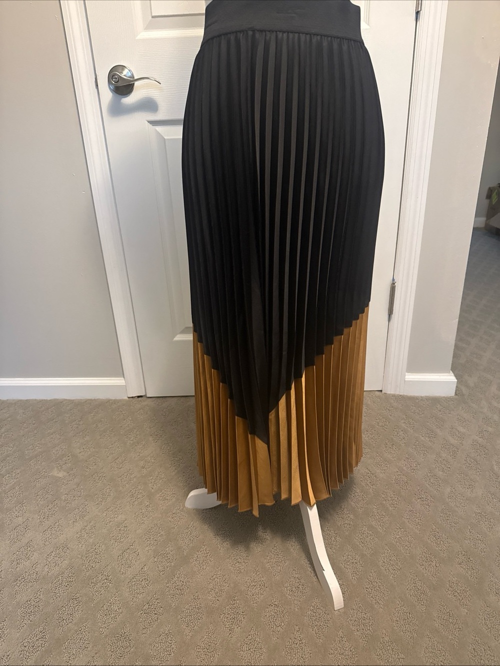 Saks Fifth Avenue Black and Gold Pleated Midi Skirt